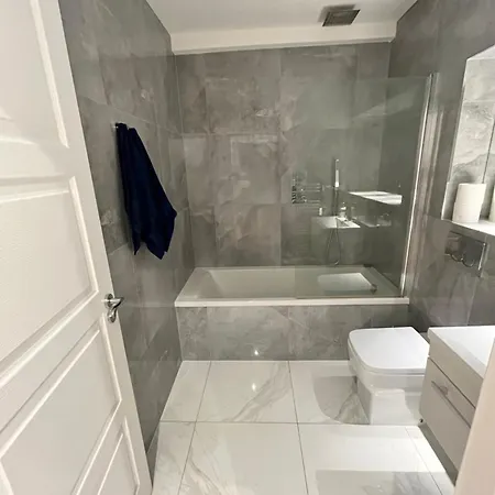 Stylish London Apartment - Stratford Near Abba Voyage, O2 Greenwich, London Stadium And Westfield Shopping Centre Exterior photo